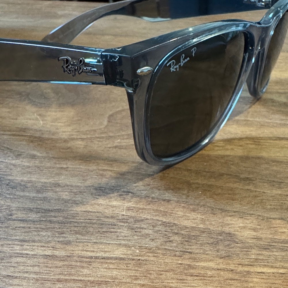 Ray-Ban New Wayfarer Unisex Sunglasses with Case - Picture 2 of 9